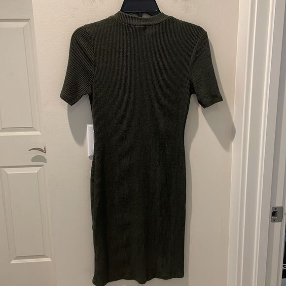Heart& Hips ribbed Army Green Midi Dress size Medium - Picture 3 of 7